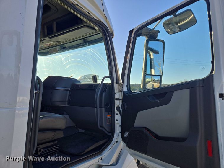 image for item YA1455 2023 Volvo VNL semi truck