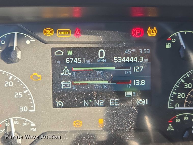 image for item YA1455 2023 Volvo VNL semi truck