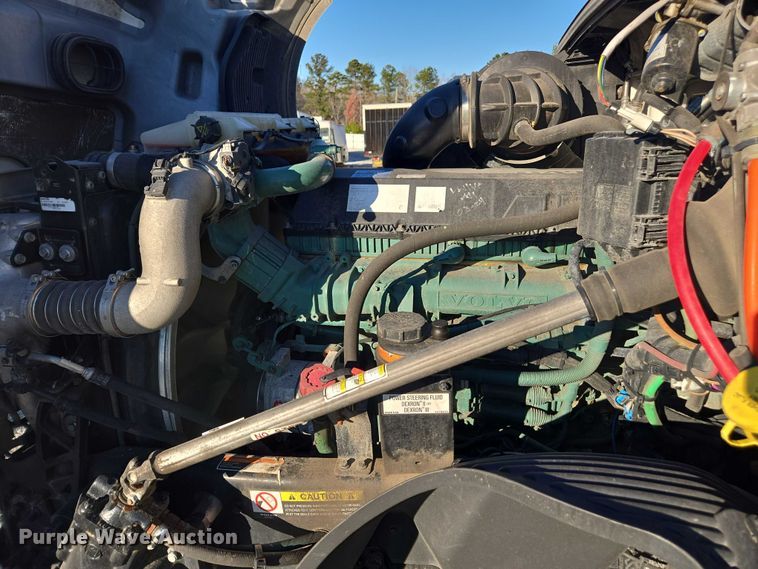 image for item YA1455 2023 Volvo VNL semi truck