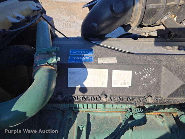 image for item YA1455 2023 Volvo VNL semi truck