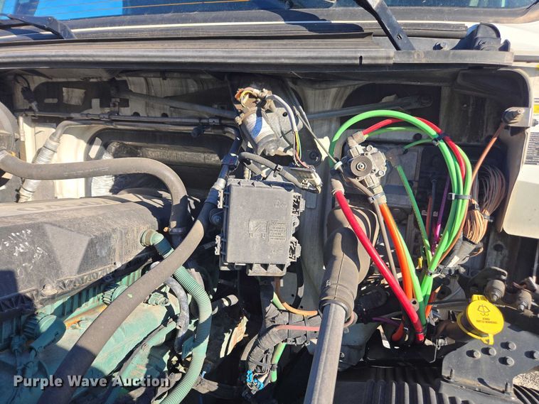 image for item YA1455 2023 Volvo VNL semi truck