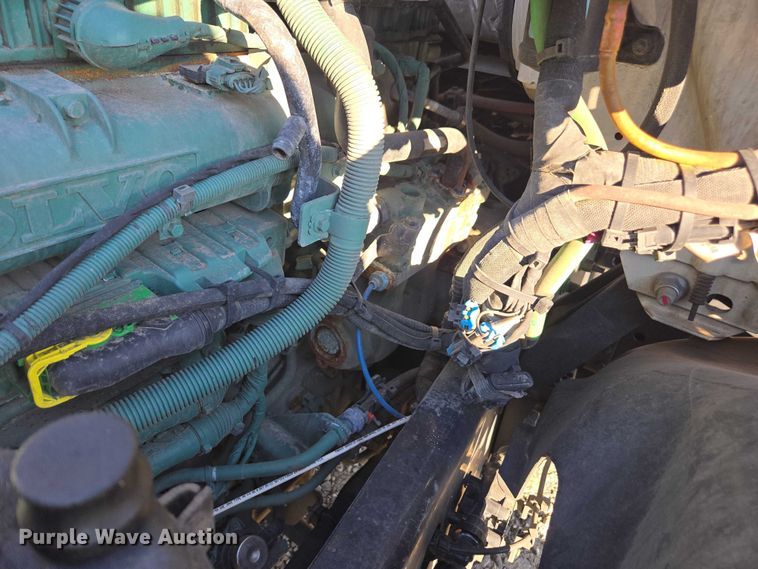 image for item YA1455 2023 Volvo VNL semi truck