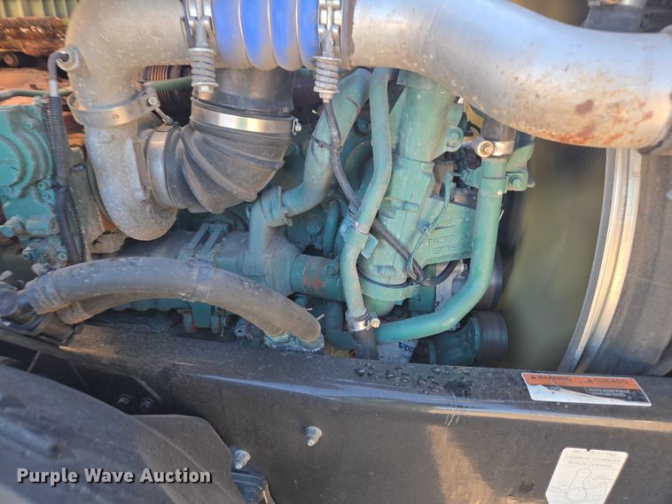 image for item YA1455 2023 Volvo VNL semi truck