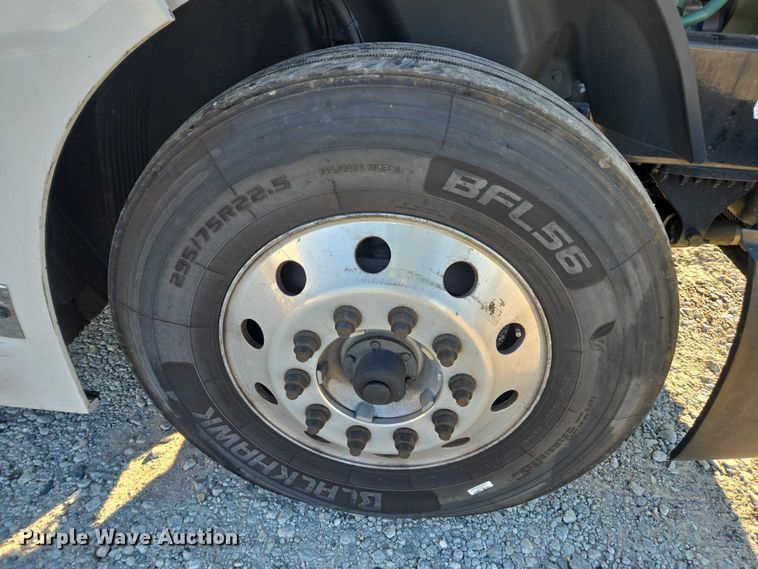 image for item YA1455 2023 Volvo VNL semi truck