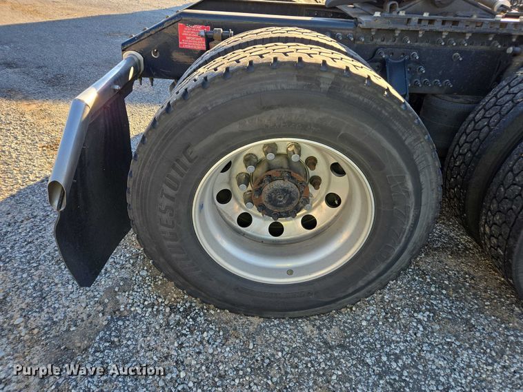 image for item YA1455 2023 Volvo VNL semi truck