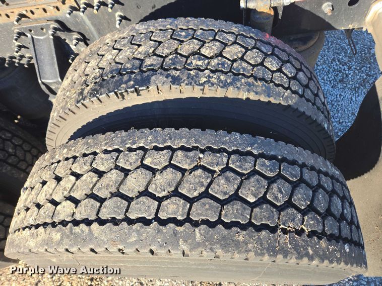 image for item YA1455 2023 Volvo VNL semi truck