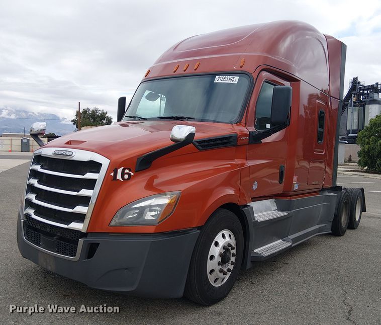 image for item YA1484 2020 Freightliner Cascadia semi truck