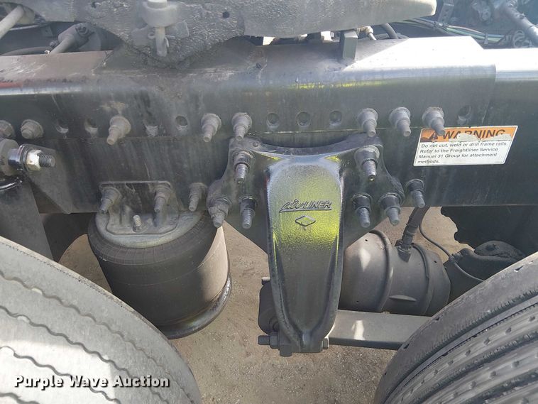 image for item YA1484 2020 Freightliner Cascadia semi truck