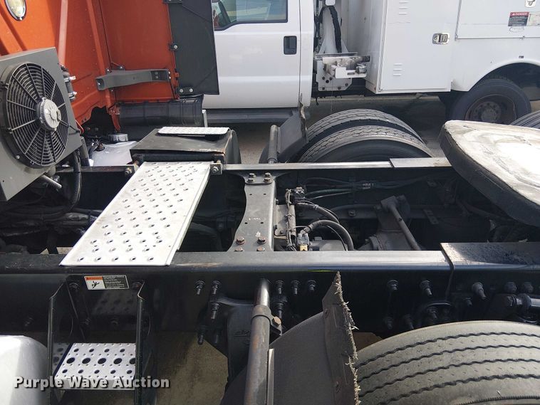 image for item YA1484 2020 Freightliner Cascadia semi truck