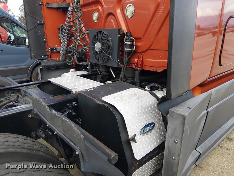 image for item YA1484 2020 Freightliner Cascadia semi truck