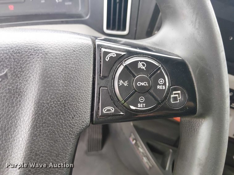 image for item YA1484 2020 Freightliner Cascadia semi truck