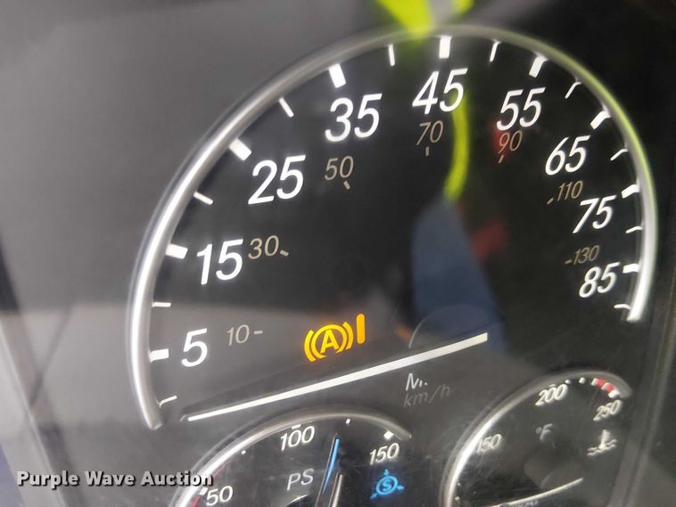 image for item YA1484 2020 Freightliner Cascadia semi truck