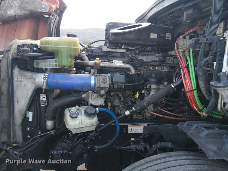 image for item YA1484 2020 Freightliner Cascadia semi truck