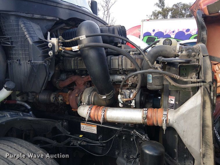 image for item YA1484 2020 Freightliner Cascadia semi truck