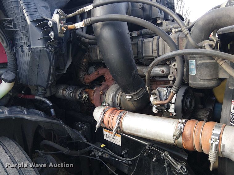 image for item YA1484 2020 Freightliner Cascadia semi truck