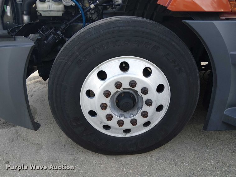 image for item YA1484 2020 Freightliner Cascadia semi truck