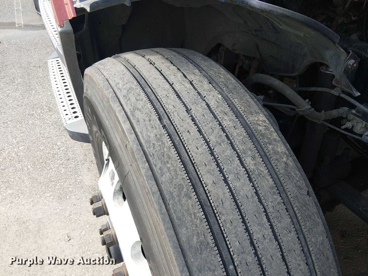 image for item YA1484 2020 Freightliner Cascadia semi truck