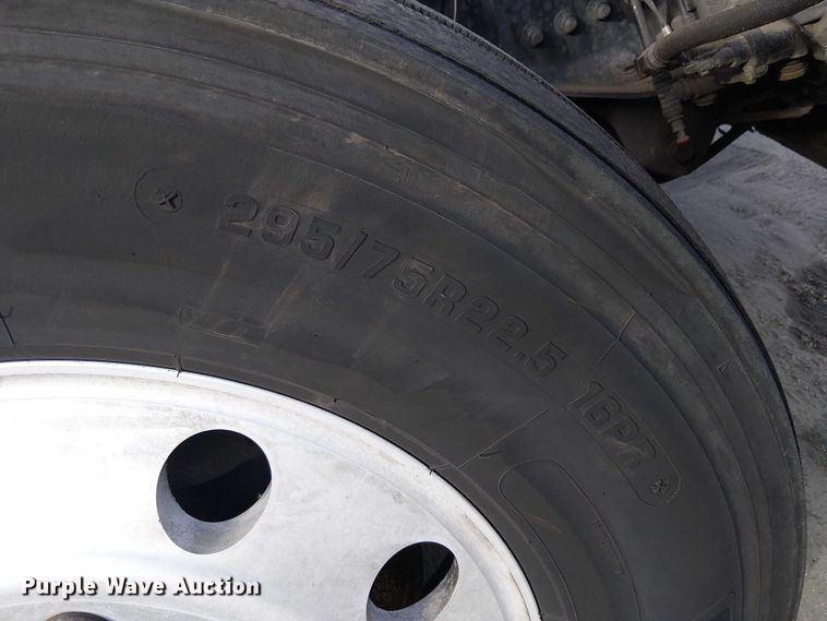 image for item YA1484 2020 Freightliner Cascadia semi truck