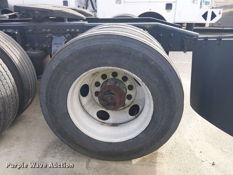 image for item YA1484 2020 Freightliner Cascadia semi truck