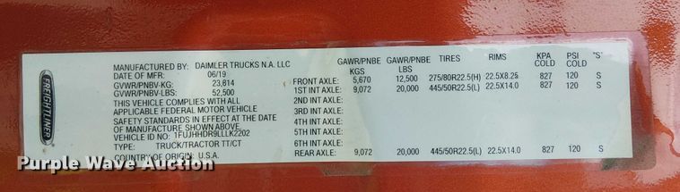 image for item YA1484 2020 Freightliner Cascadia semi truck