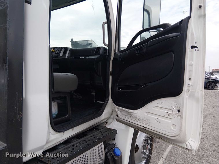 image for item YA1506 2018 Hino 268A flatbed truck