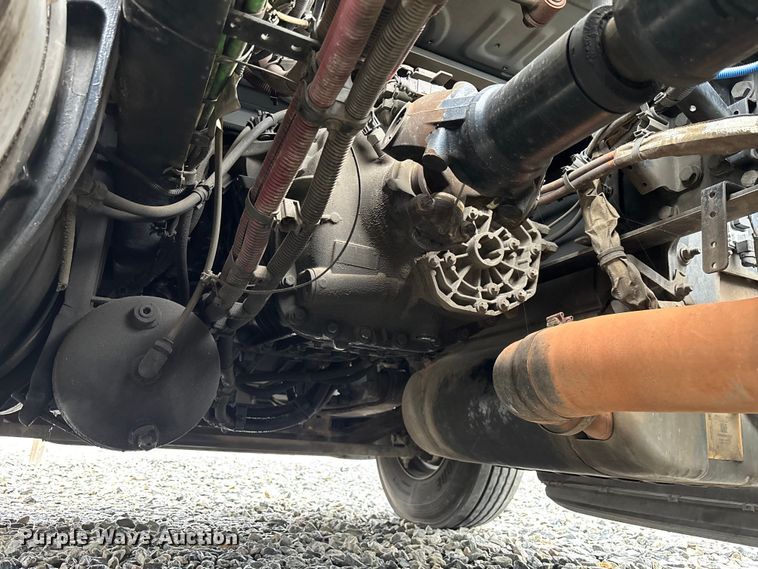 image for item YA1508 2016 Freightliner Cascadia semi truck