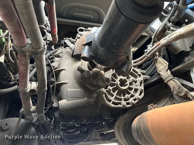 image for item YA1508 2016 Freightliner Cascadia semi truck