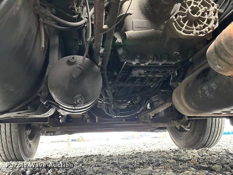 image for item YA1508 2016 Freightliner Cascadia semi truck