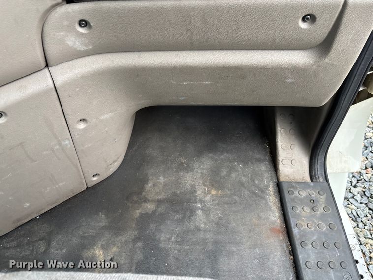 image for item YA1508 2016 Freightliner Cascadia semi truck