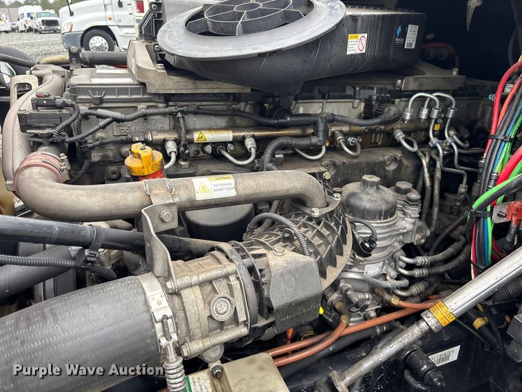 image for item YA1508 2016 Freightliner Cascadia semi truck