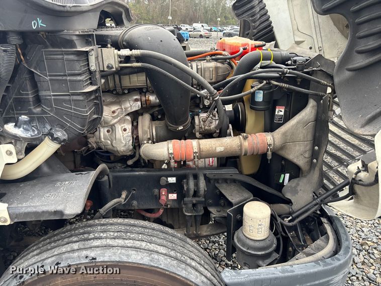 image for item YA1508 2016 Freightliner Cascadia semi truck