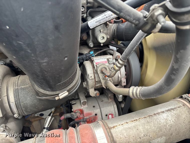 image for item YA1508 2016 Freightliner Cascadia semi truck