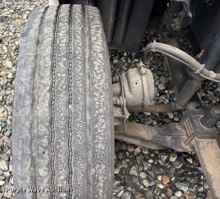 image for item YA1508 2016 Freightliner Cascadia semi truck