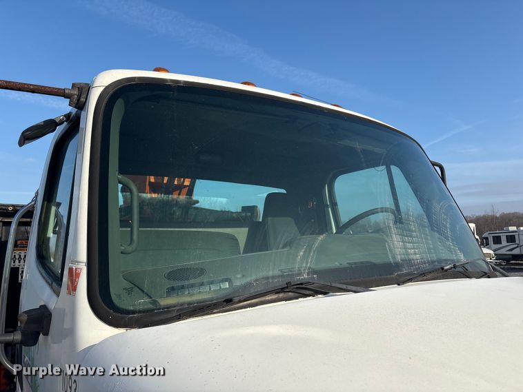 image for item YA1604 2008 Freightliner Business Class M2 grapple truck