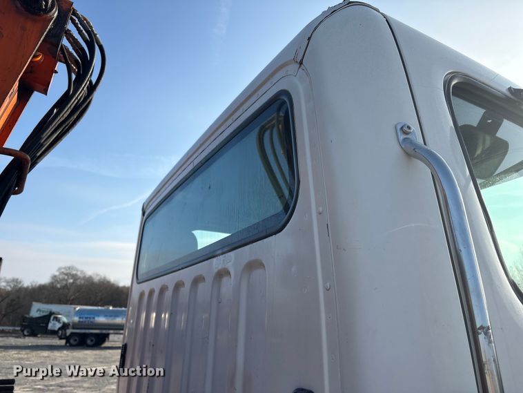 image for item YA1604 2008 Freightliner Business Class M2 grapple truck