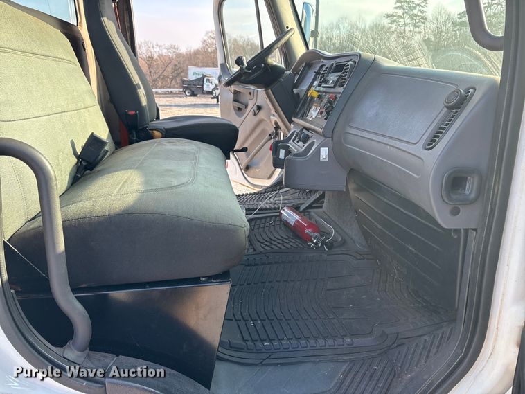 image for item YA1604 2008 Freightliner Business Class M2 grapple truck