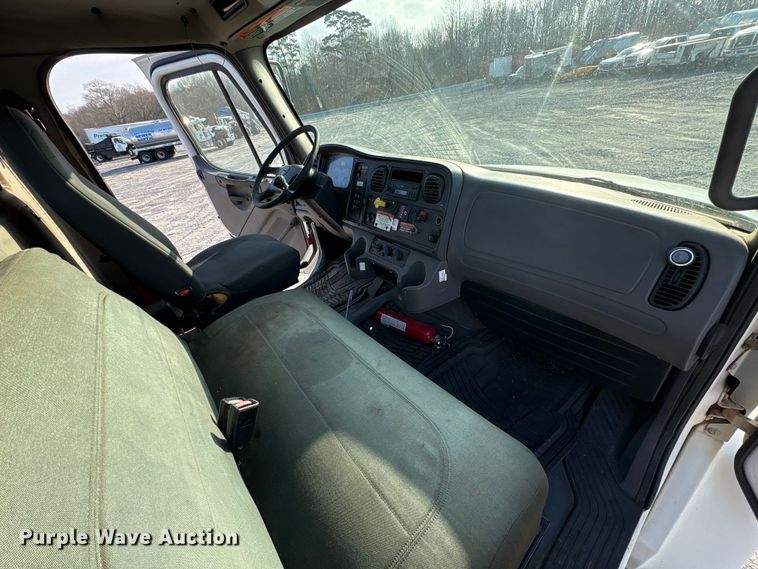 image for item YA1604 2008 Freightliner Business Class M2 grapple truck