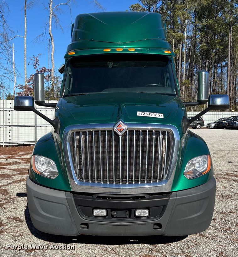 image for item YA1624 2020 International LT625 semi truck