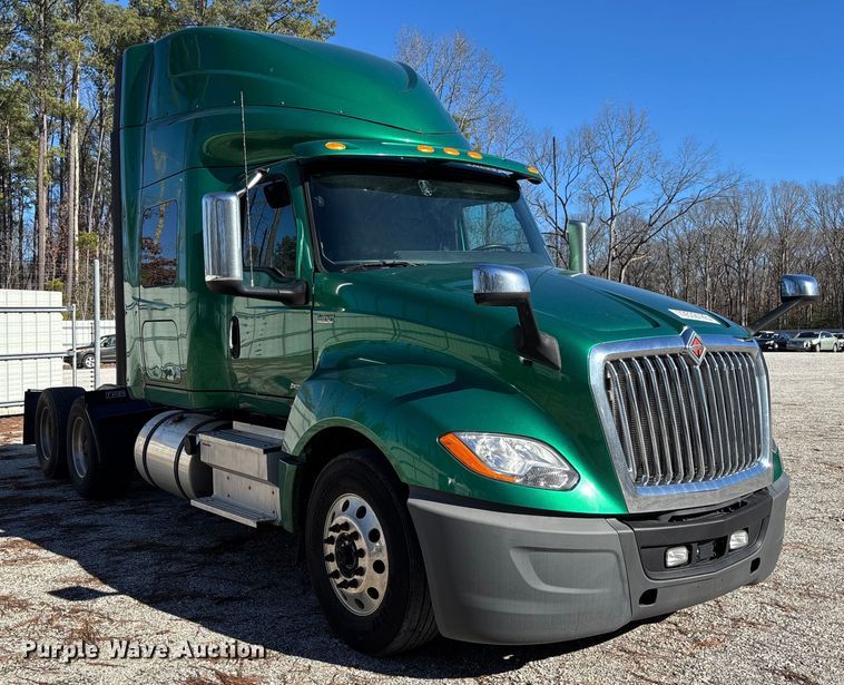 image for item YA1624 2020 International LT625 semi truck