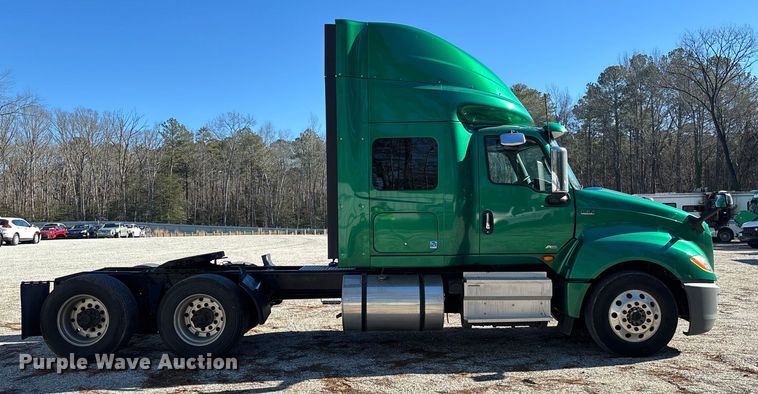 image for item YA1624 2020 International LT625 semi truck