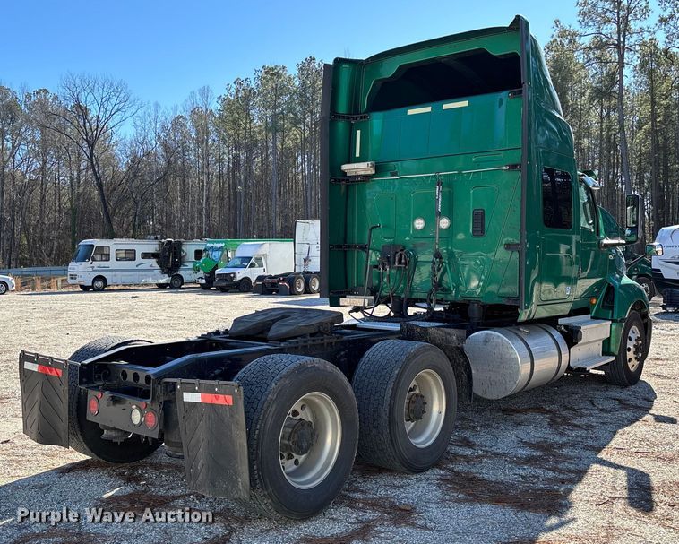 image for item YA1624 2020 International LT625 semi truck