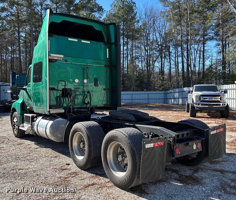 image for item YA1624 2020 International LT625 semi truck