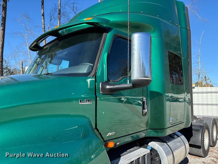 image for item YA1624 2020 International LT625 semi truck