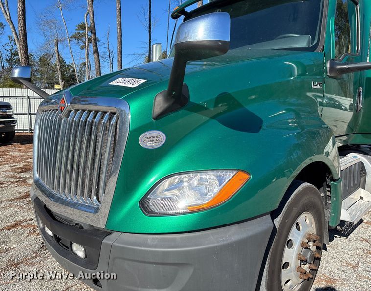 image for item YA1624 2020 International LT625 semi truck