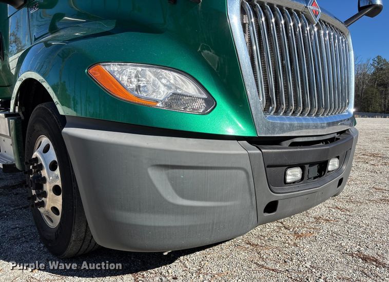 image for item YA1624 2020 International LT625 semi truck