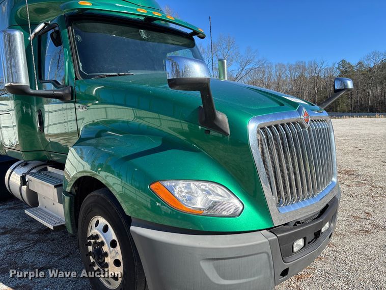 image for item YA1624 2020 International LT625 semi truck