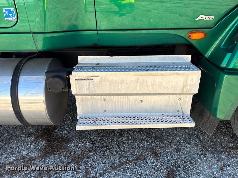 image for item YA1624 2020 International LT625 semi truck