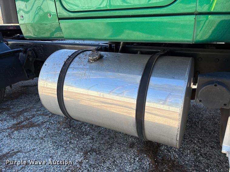 image for item YA1624 2020 International LT625 semi truck