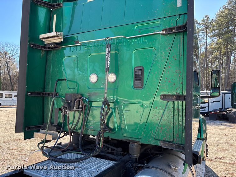 image for item YA1624 2020 International LT625 semi truck