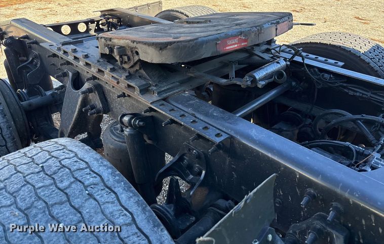 image for item YA1624 2020 International LT625 semi truck